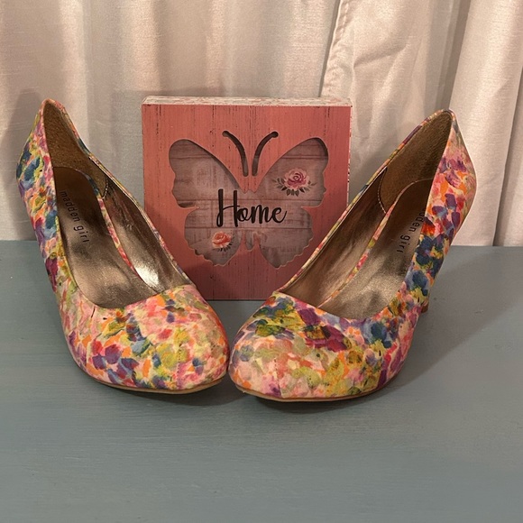 Madden Girl Size 7.5 - Picture 3 of 11